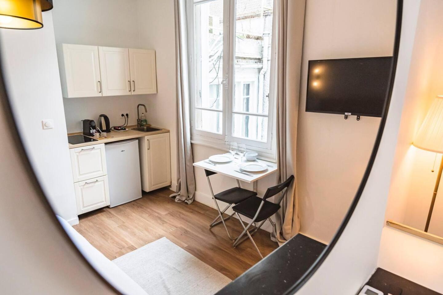 Pink, Appartement En Plein Coeur De رانس المظهر الخارجي الصورة